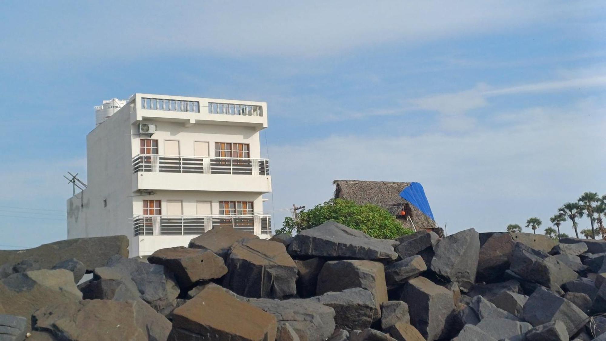 Divine Beach Inn - The Sea Shore Hotel Pondicherry Exterior photo