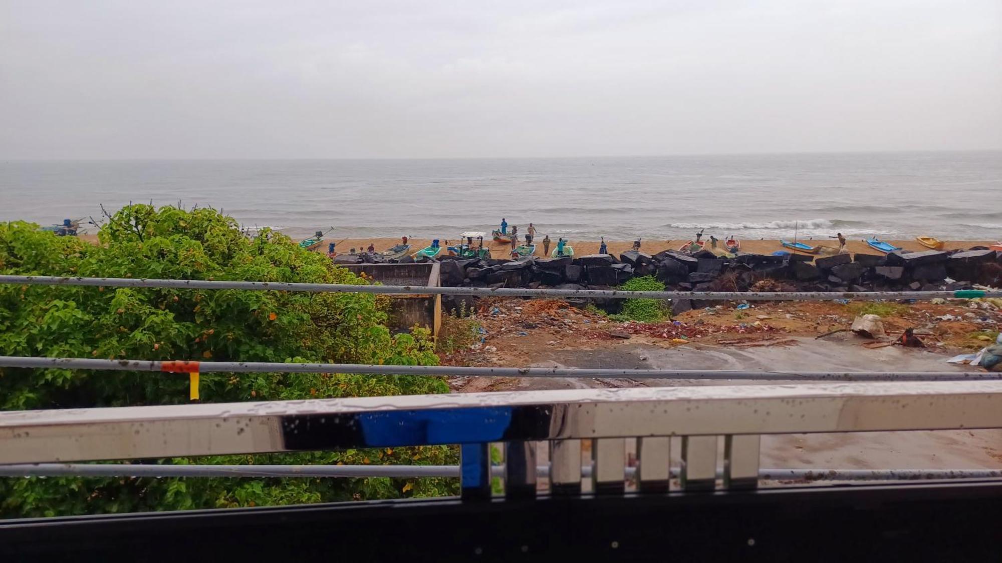 Divine Beach Inn - The Sea Shore Hotel Pondicherry Exterior photo